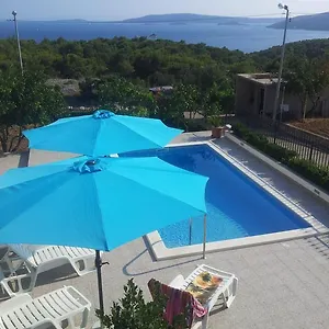 https://apartment-m.hotels-in-trogir.com