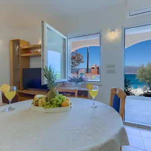 https://apartments-arijana.hotels-in-trogir.com