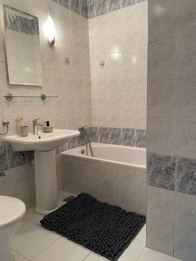 Leone Apartments With Free Parking