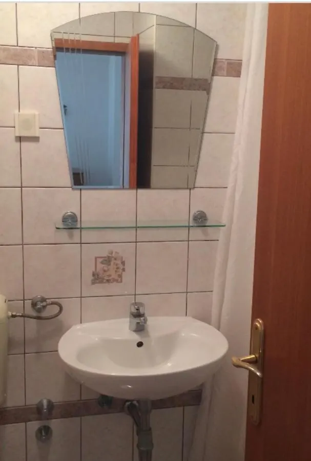 Leone Apartments With Free Parking  Pula