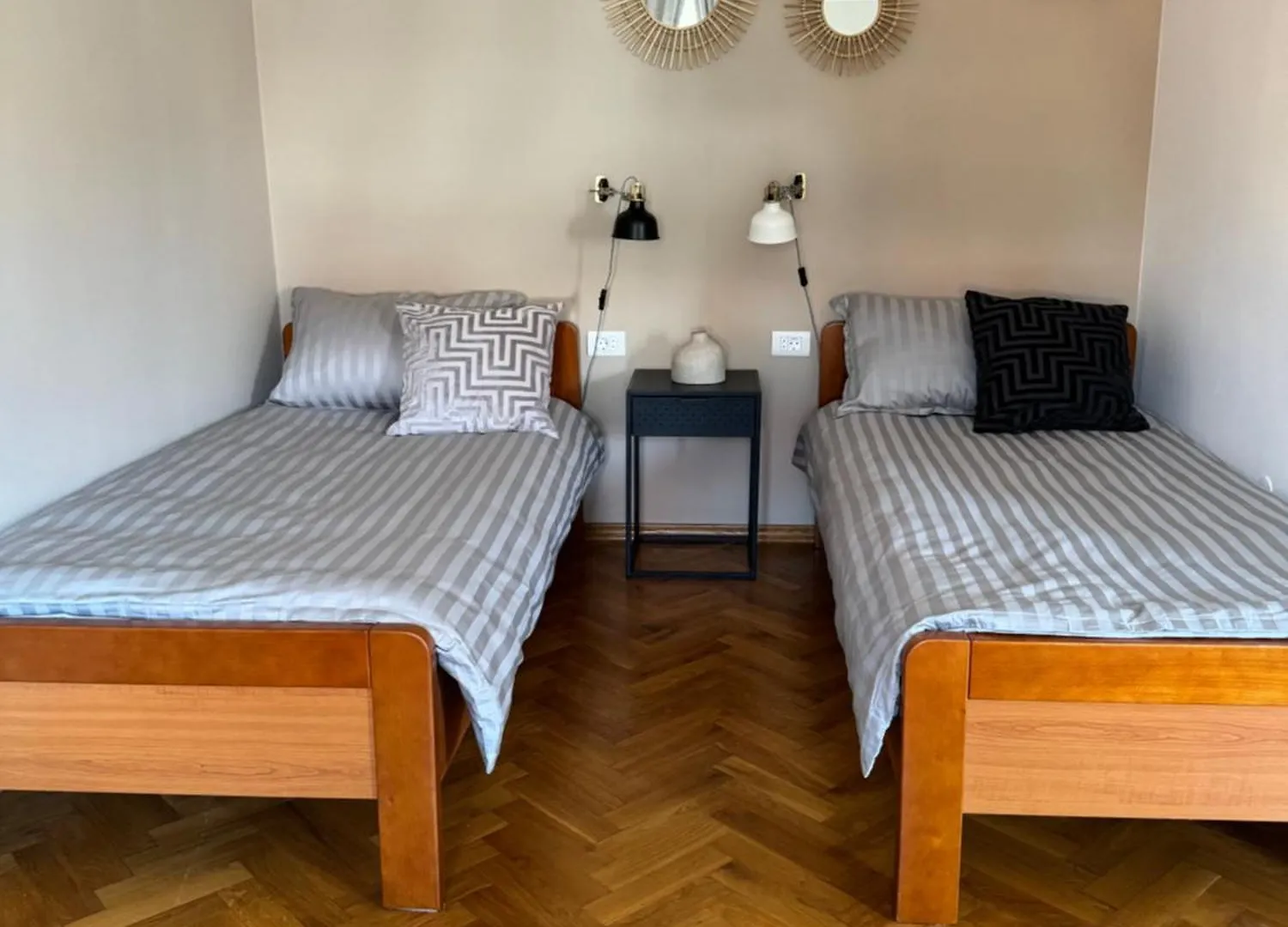 Leone Apartments With Free Parking
