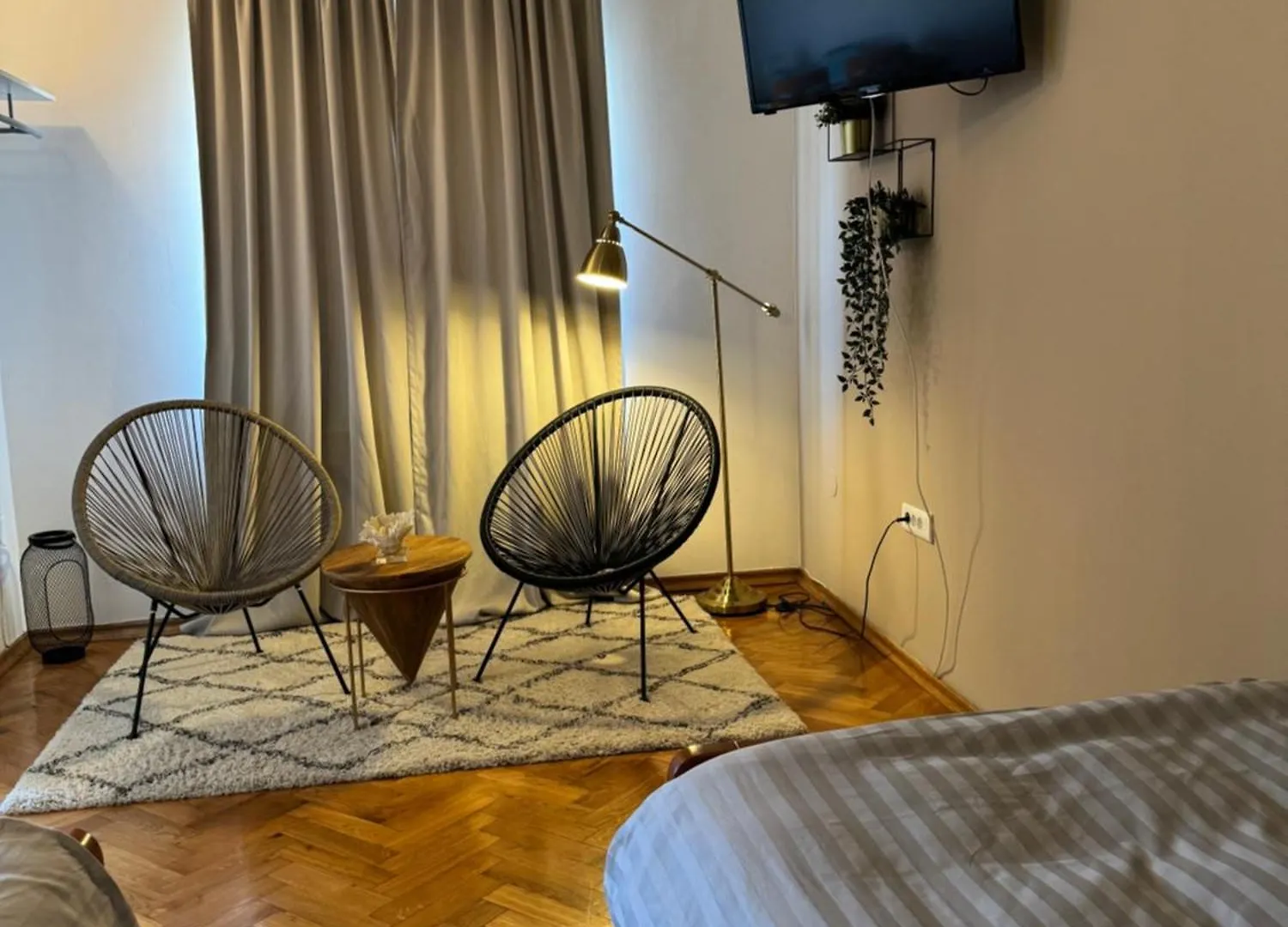 Leone Apartments With Free Parking