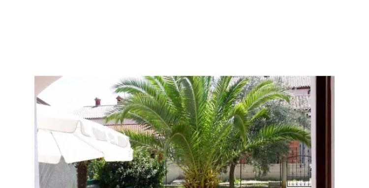 Leone Apartments With Free Parking